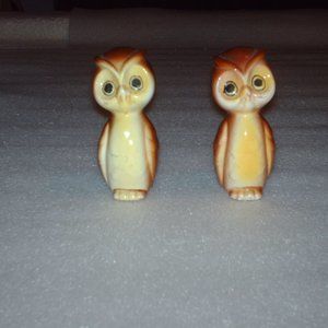 Vintage porcelain owl salt & pepper shaker set